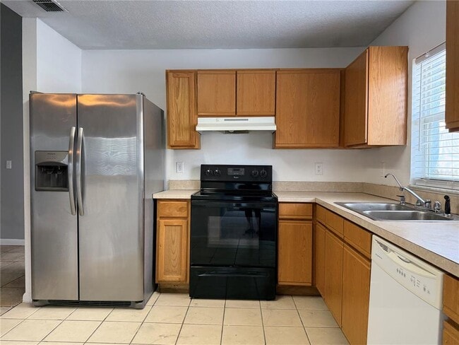 Building Photo - 2427 Camden Oaks Pl