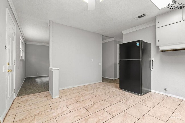 Building Photo - 1628 Parkdale Dr