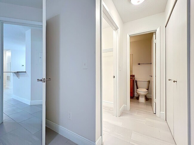 Building Photo - 2580 Grassy Point Dr