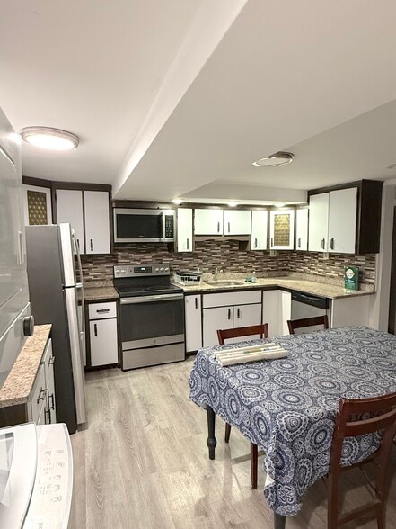 Building Photo - 84 Thorndike St