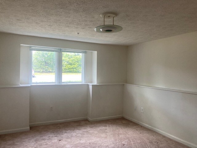 Building Photo - 502 Philmont Dr
