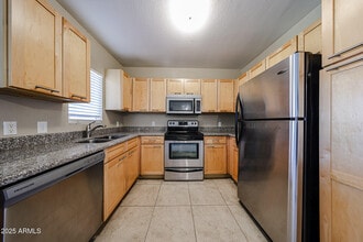Building Photo - 1295 N Ash St