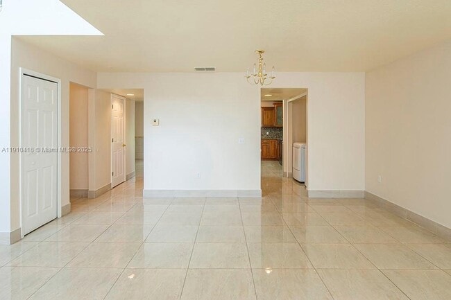 Building Photo - 6057 Ridge Lake Cir