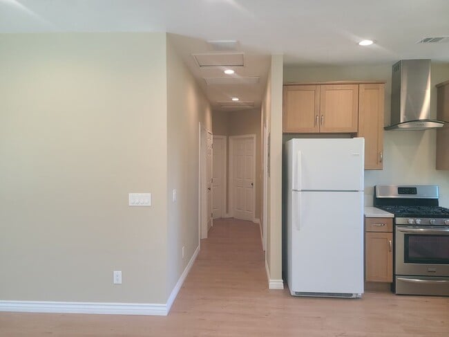 Building Photo - 972 Karesh Ave
