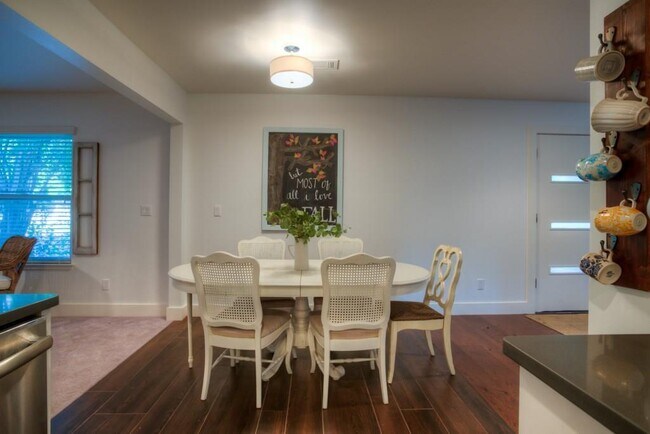 Building Photo - 5004 Westfield Dr