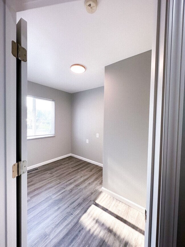 Building Photo - 35381 Dern Dr