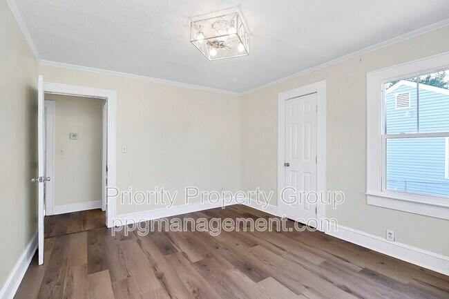 Building Photo - 1104 Linwood Rd