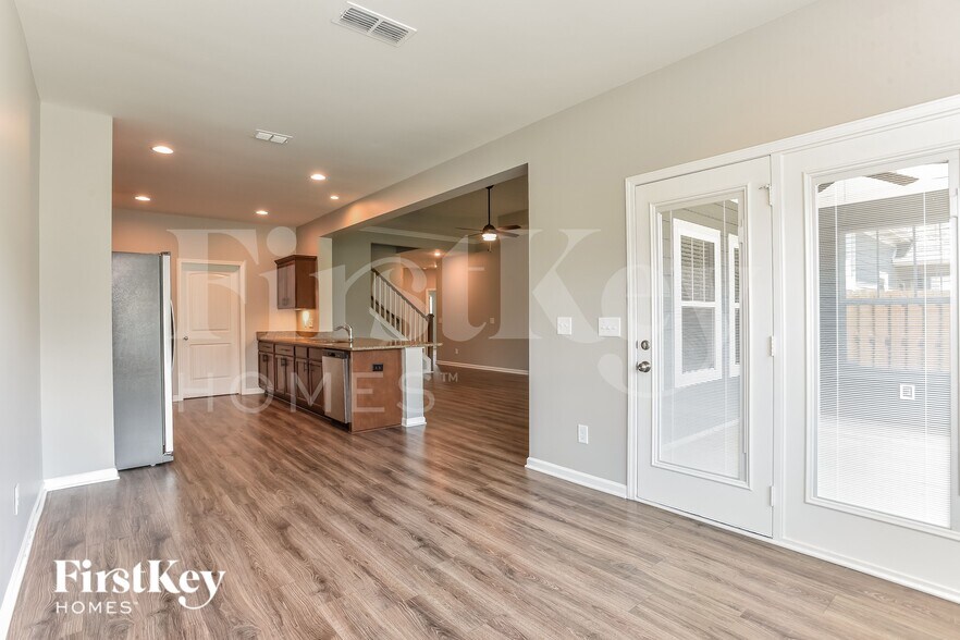 Building Photo - 1146 Cotillion Dr