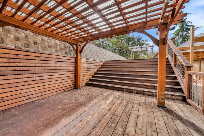 Building Photo - 25551 Maitland Dr