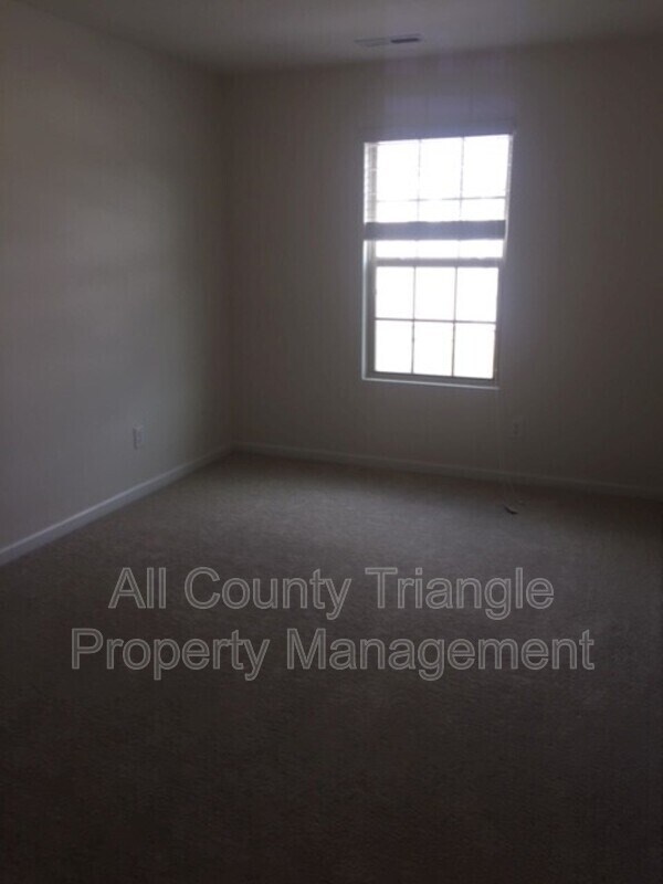 Building Photo - 412 Irving Way