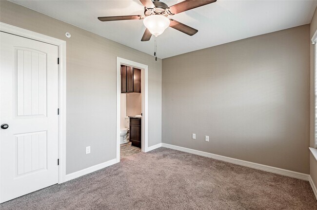 Building Photo - 2002 20th St