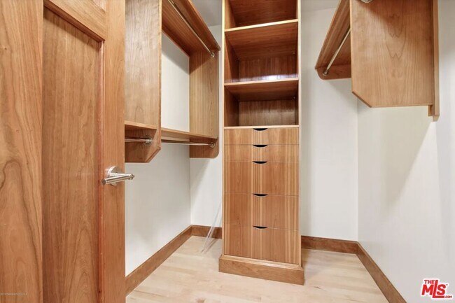 Building Photo - 130 S Arroyo Blvd