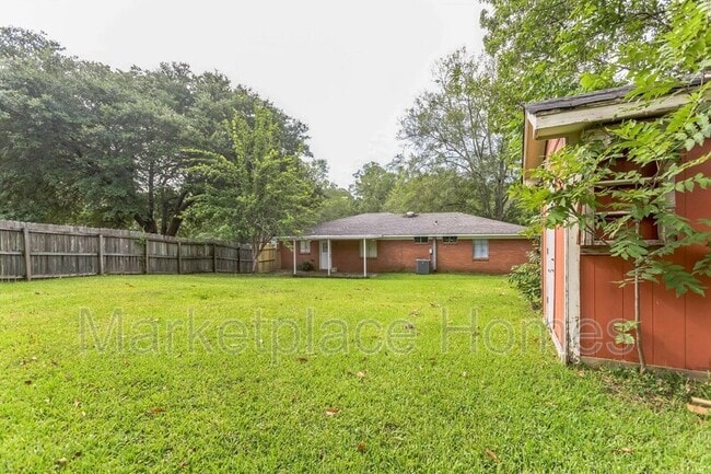 Building Photo - 126 Mayfair Dr