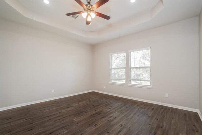 Building Photo - 1204 Chateau Woods Pkwy Dr