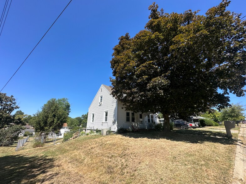 Building Photo - 200 Lylburn Rd