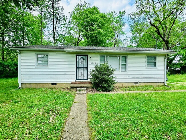 Primary Photo - 3 bedroom home near Cane Run Rd now availa...