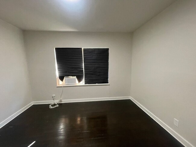 Building Photo - Highland Charmer! Come see Today!