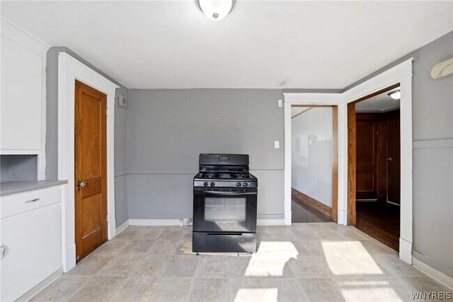 Building Photo - 220 Dartmouth Ave