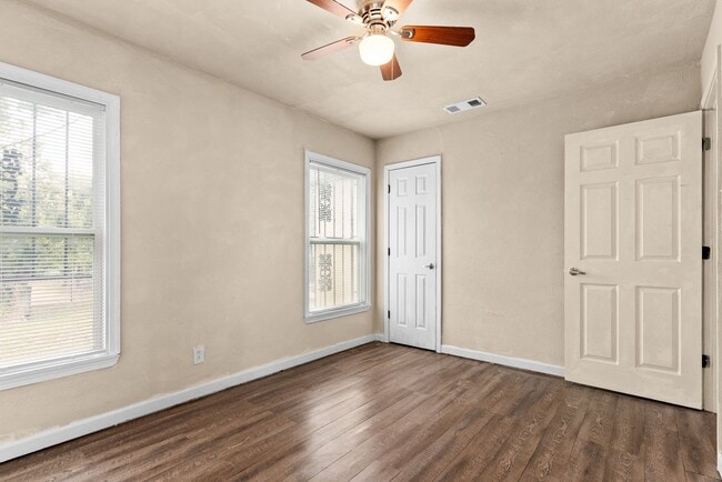 Building Photo - 602 W Kern Rd