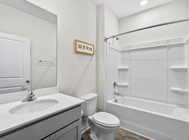 Building Photo - 462 Fenwick Dr