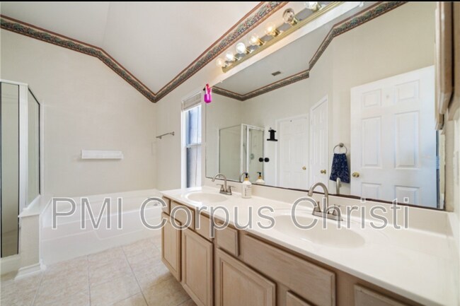 Building Photo - 7806 Jim Wells Dr