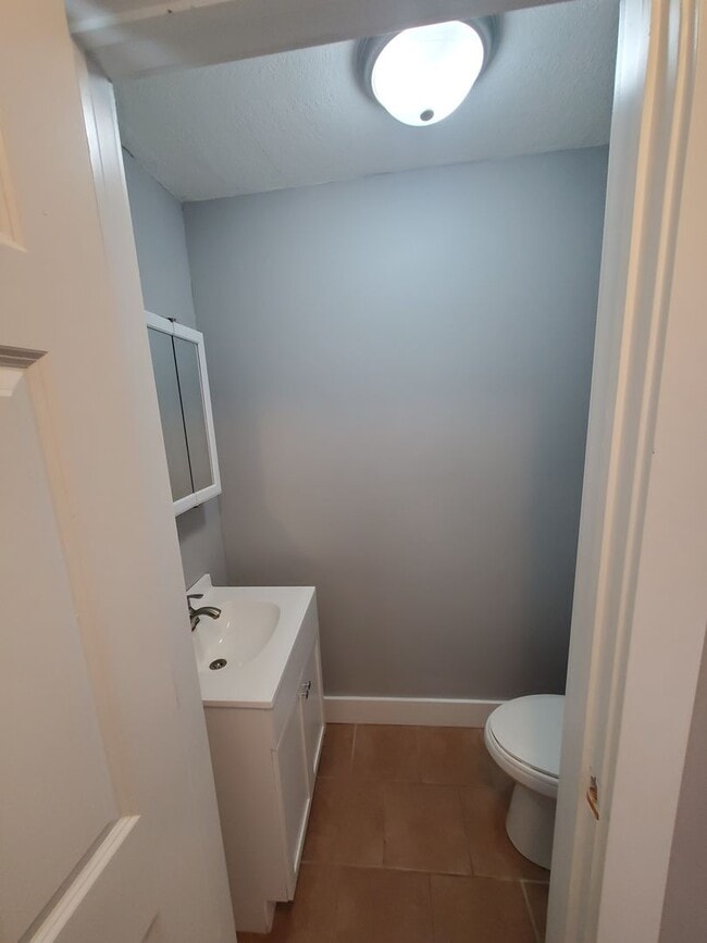 Building Photo - 2 Bedroom 1.2 bath in Moline