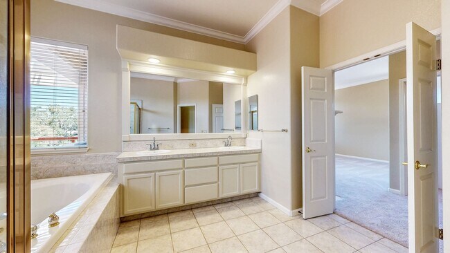 Building Photo - Gorgeous Home with private yards, large de...