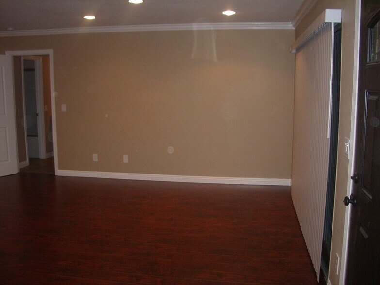 Building Photo - 310 S Miraleste Dr