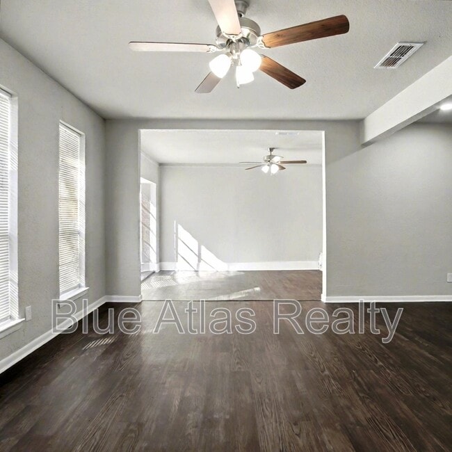 Building Photo - 1613 Continental Dr