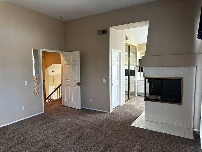 Building Photo - Beautiful Orangecrest Rental – Move-In Ready!