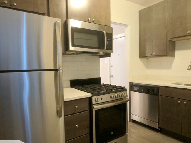 Building Photo - 2645 N Spaulding Ave