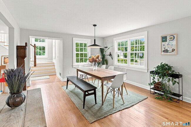 Building Photo - 11 Belaire Dr