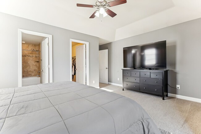 Building Photo - Stunning home in Norfolk!