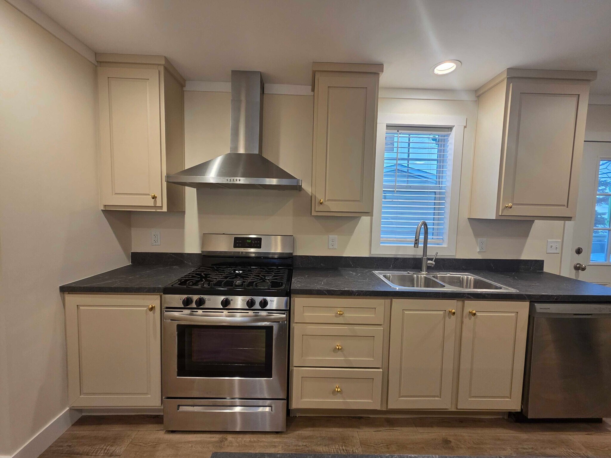 Building Photo - 3644 Chestnut St