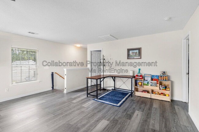 Building Photo - 215 Tigers Paw Dr