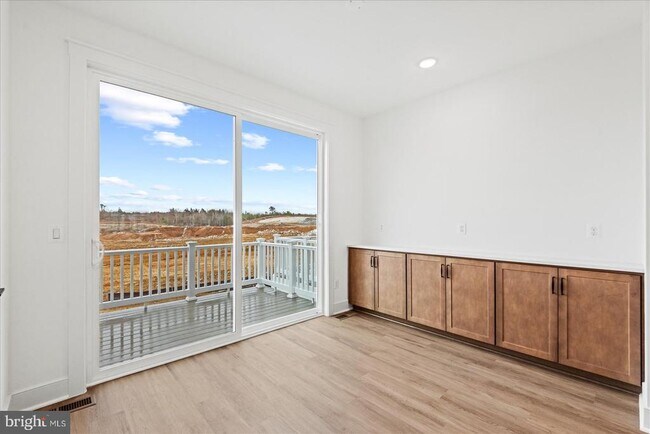 Building Photo - 9407 Pacific Elm St