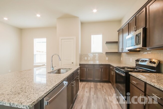 Building Photo - 9835 Willow Creek Commerce Dr