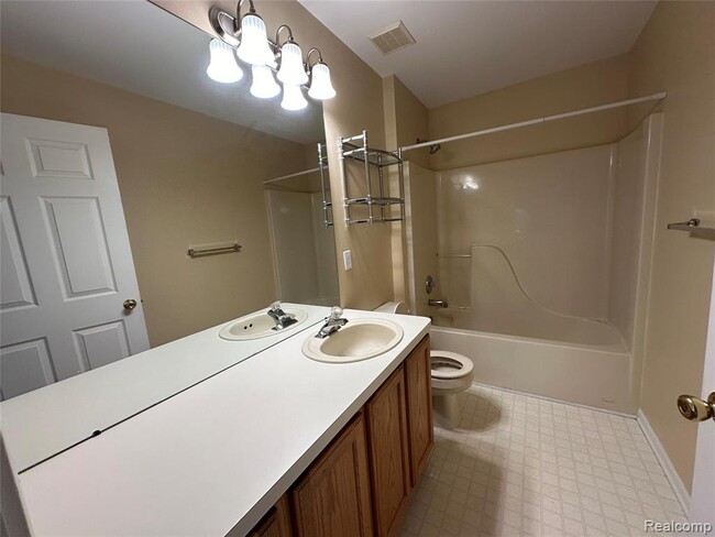 Building Photo - 4446 Sherwood Cir