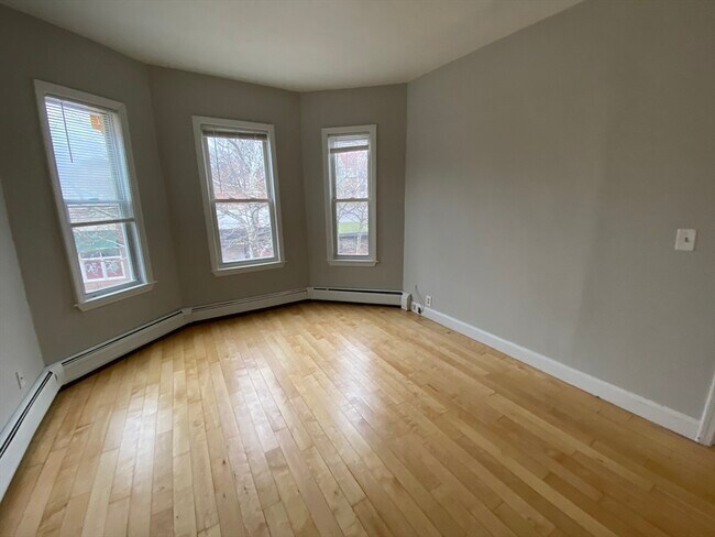 Building Photo - 139 Bowdoin St