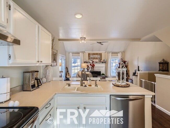 Building Photo - Beautiful Home Near Standley Lake