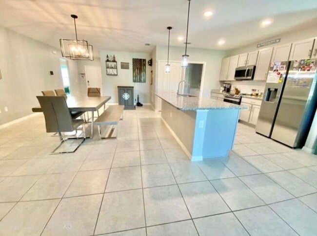 Building Photo - 708 Corbin Cir SW