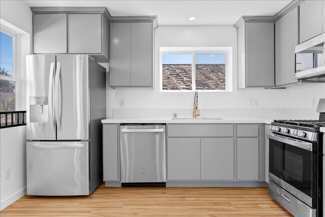 Building Photo - 4017 1/2 Mont Clair St-