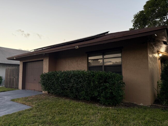 Building Photo - 1389 Pines Ln