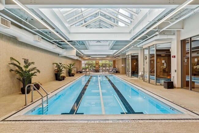 Building Photo - 222 N Columbus Dr