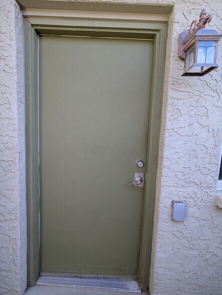 Building Photo - 1420 N Evergreen St