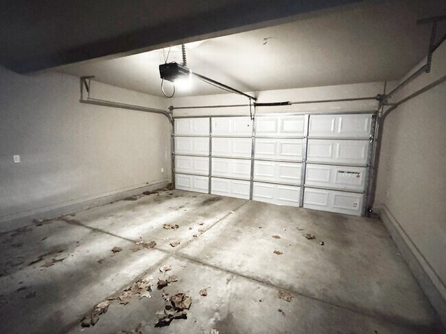 Building Photo - 3915 Jordan View Dr