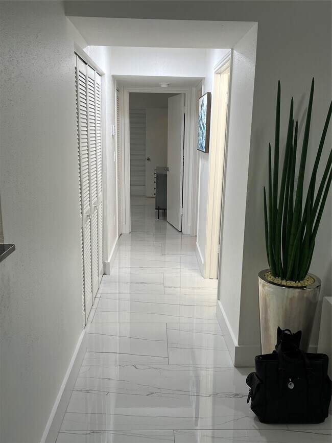 Building Photo - 2425 NW 33rd St