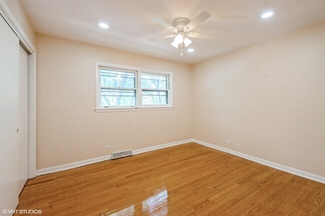 Building Photo - 2623 W Arthur Ave