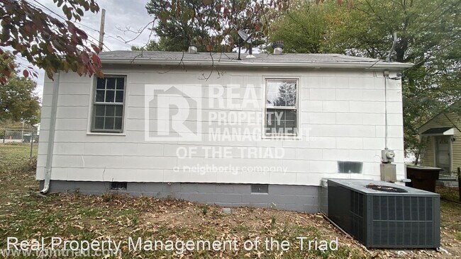 Building Photo - 2 br, 1 bath House - 1306 Woodside Dr
