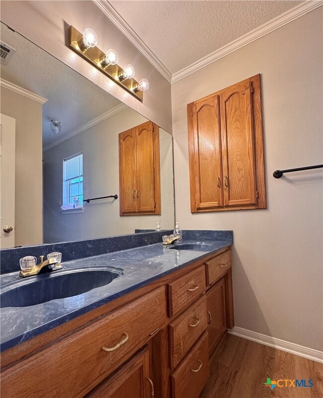 Building Photo - 1915 Sutton Pl